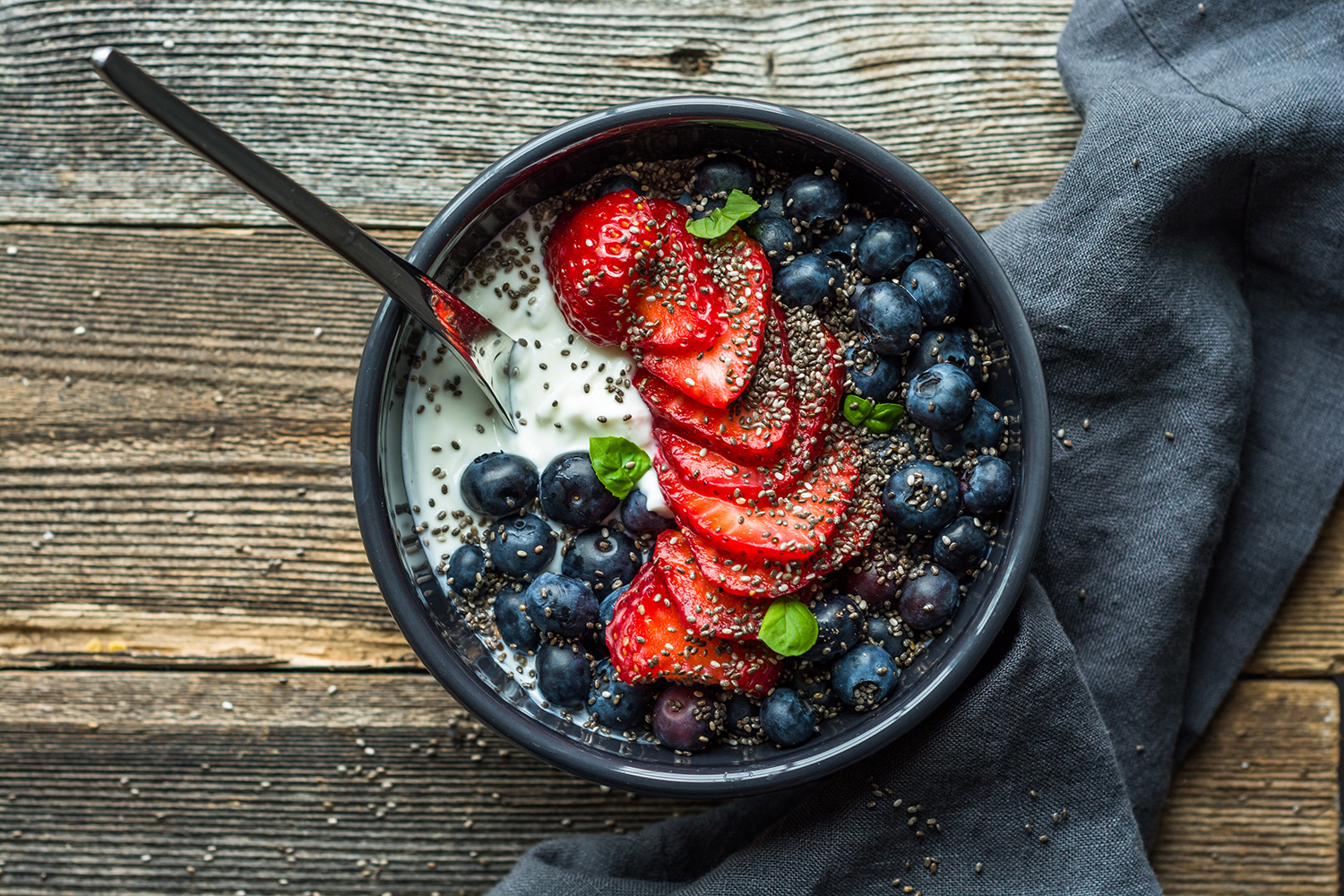 Greek yogurt with berries and hemp seeds